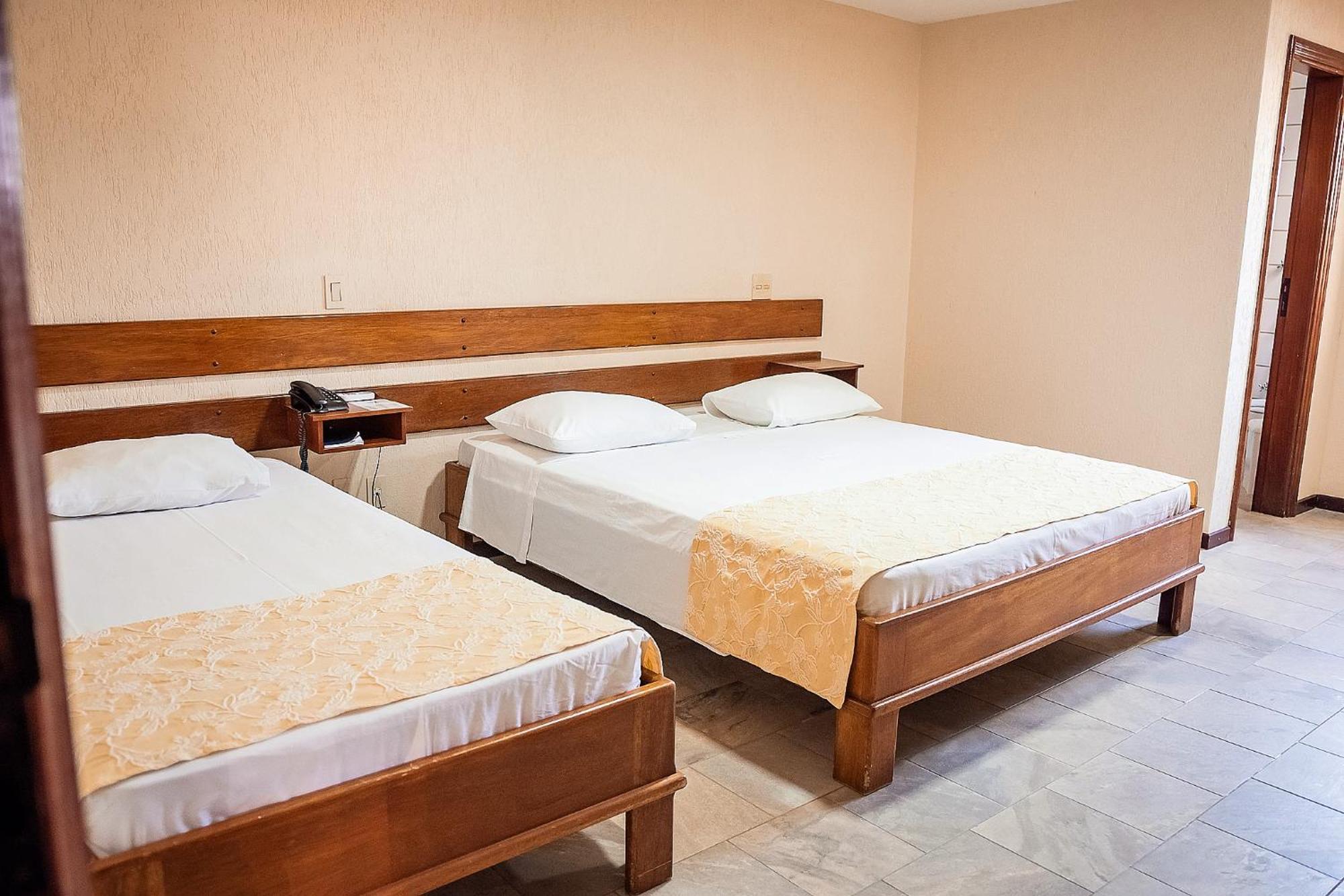 Sakr Hotel Penápolis Esterno foto